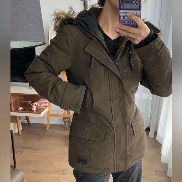 Aritzia TNA Golden Winter Jacket - Picture 4 of 13
